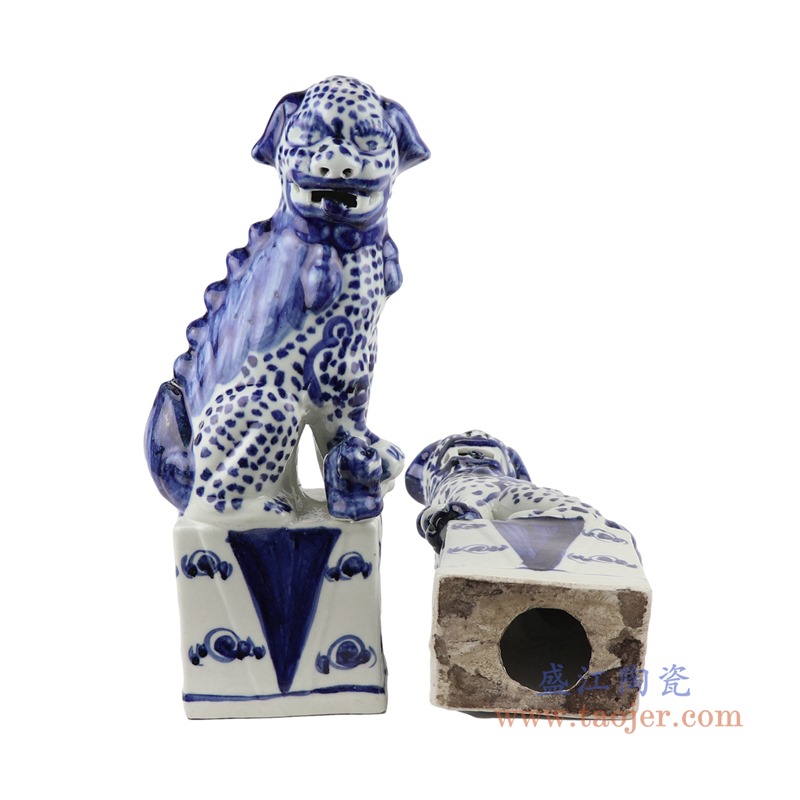 仿古青花豹纹狮子狗一对;产品编号：RZSC32       产品尺寸(单位cm):  高：36直径：14.5口径：底径：12重量：1.45KG