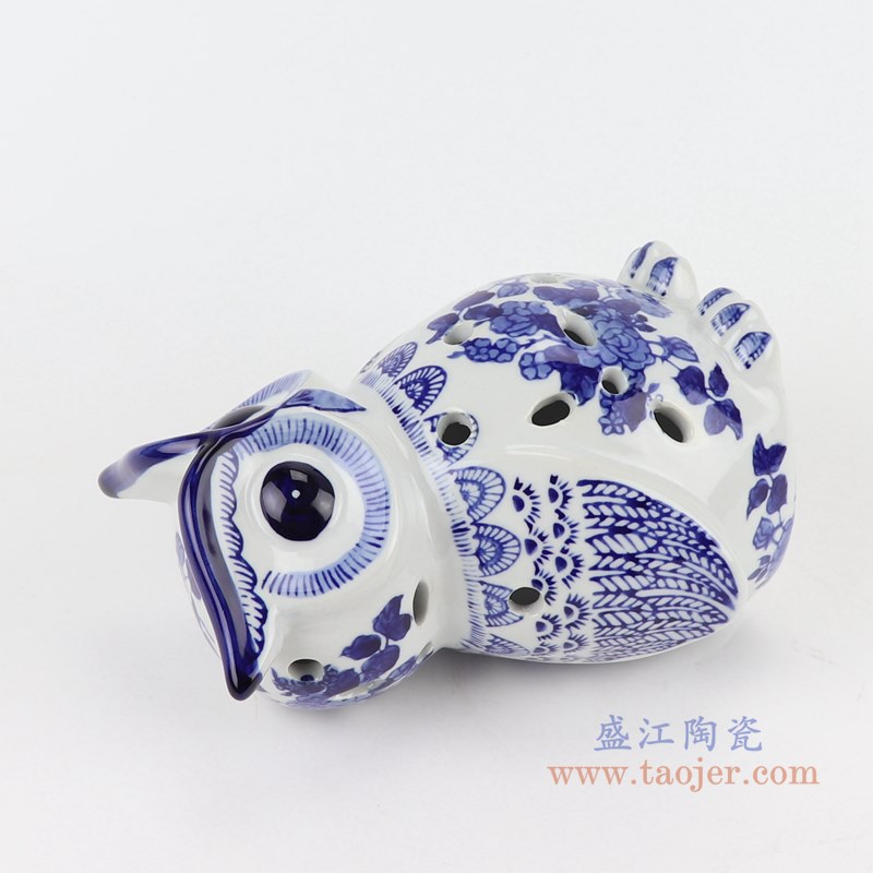 青花牡丹纹雕刻猫头鹰大号;产品编号：RZTO14       产品尺寸(单位cm):  高：19.8直径：16口径：底径：11重量：1KG
