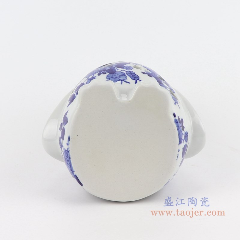 青花牡丹纹雕刻猫头鹰大号;产品编号：RZTO14       产品尺寸(单位cm):  高：19.8直径：16口径：底径：11重量：1KG