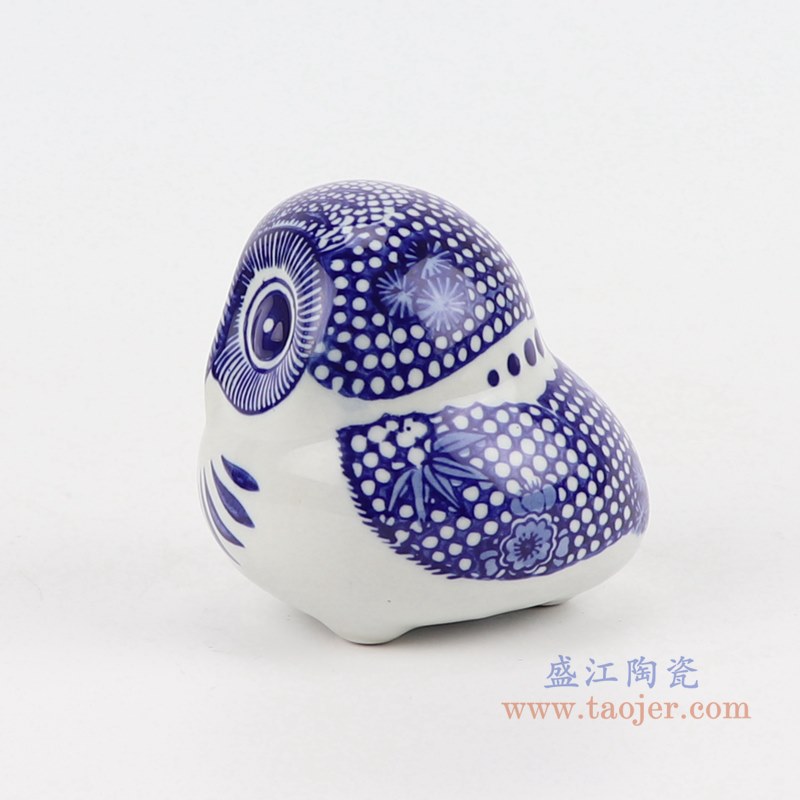 青花雕刻猫头鹰小号;产品编号：RZTO16       产品尺寸(单位cm):  高：10直径：10口径：底径：8重量：0.25KG