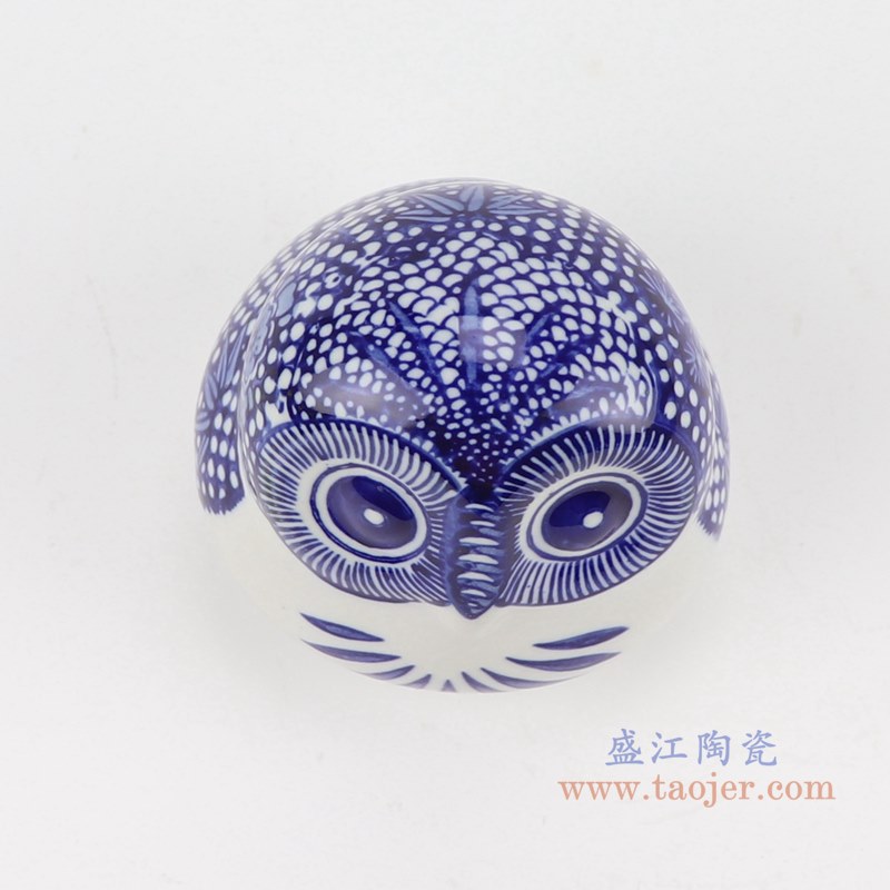青花雕刻猫头鹰小号;产品编号：RZTO16       产品尺寸(单位cm):  高：10直径：10口径：底径：8重量：0.25KG