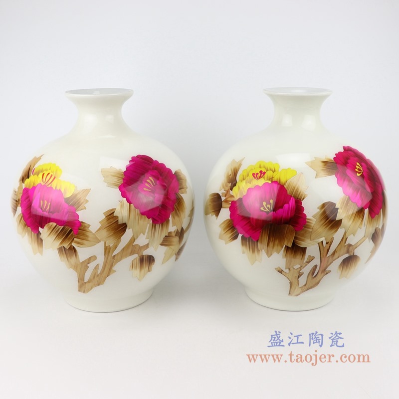 白色白底牡丹纹麦秆花瓶石榴瓶;产品编号：RYXF21-D       产品尺寸(单位cm):  高：30直径：25口径：底径：13重量：3.4KG