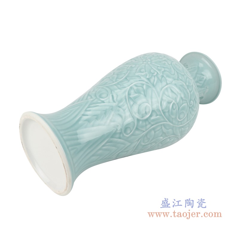 颜色釉影青雕刻缠枝莲鱼尾瓶;产品编号：RZTM01       产品尺寸(单位cm):  高：40.5直径：19口径：底径：14.5重量：3KG
