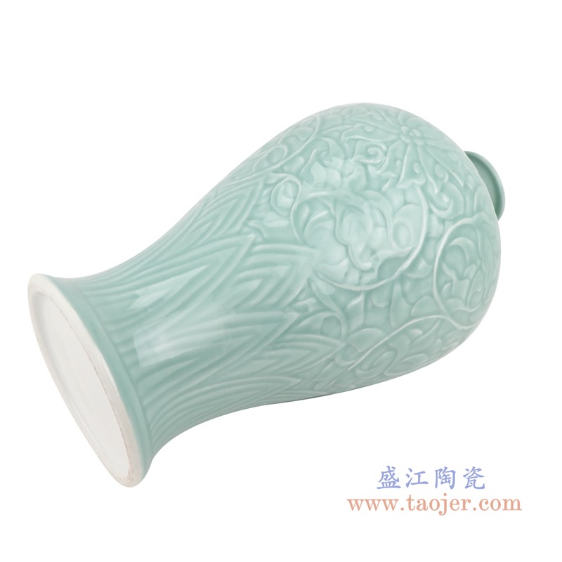 颜色釉影青雕刻缠枝莲梅瓶;产品编号：RZTM02       产品尺寸(单位cm):  高：33.5直径：20口径：底径：15重量：3KG