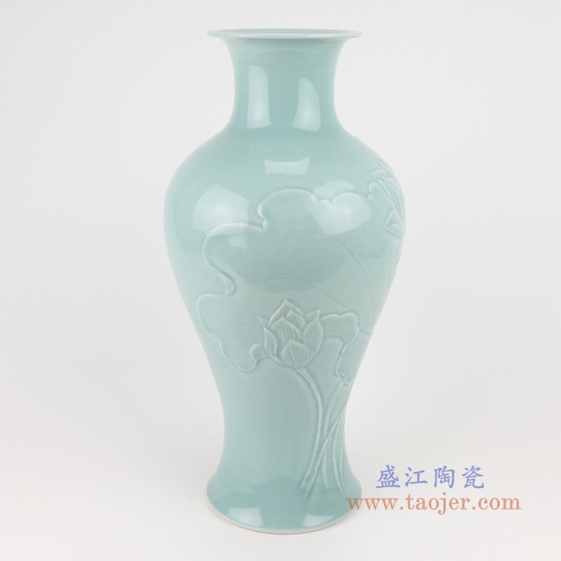 颜色釉影青雕刻荷花鱼尾瓶;产品编号：RZTM03       产品尺寸(单位cm):  高：39.5直径：19口径：底径：13.5重量：3KG