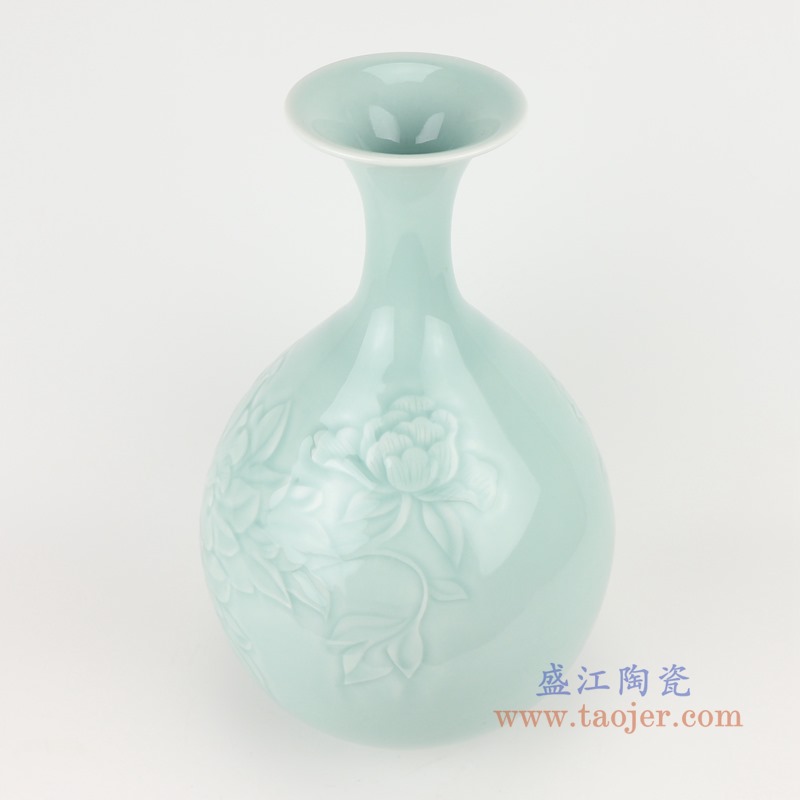 颜色釉影青雕刻牡丹纹胆瓶花瓶;产品编号：RZTM04       产品尺寸(单位cm):  高：37.7直径：23口径：底径：13重量：3KG
