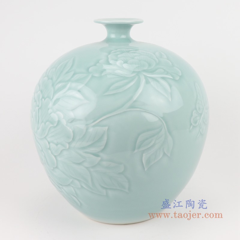 颜色釉影青雕刻牡丹纹石榴瓶;产品编号:RZTM05 产品尺寸(单位cm): 高:26.8直径:25口径:底径:12重量:3.4KG