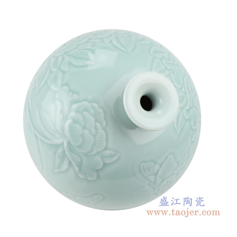 颜色釉影青雕刻牡丹纹石榴瓶;产品编号:RZTM05 产品尺寸(单位cm): 高:26.8直径:25口径:底径:12重量:3.4KG