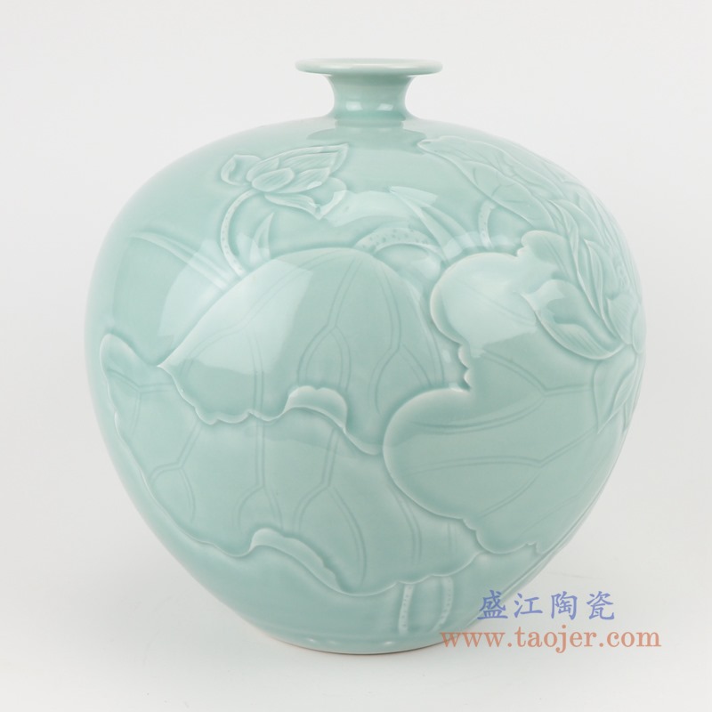 颜色釉影青雕刻荷花石榴瓶;产品编号：RZTM07       产品尺寸(单位cm):  高：26直径：25.5口径：底径：11.5重量：3.4KG