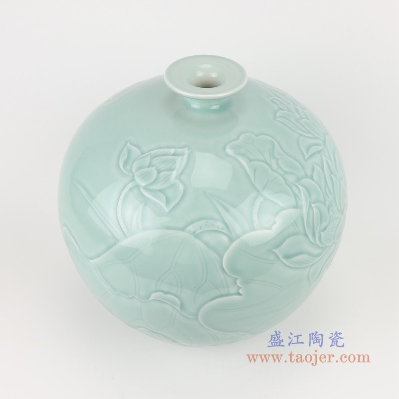 颜色釉影青雕刻荷花石榴瓶;产品编号：RZTM07       产品尺寸(单位cm):  高：26直径：25.5口径：底径：11.5重量：3.4KG