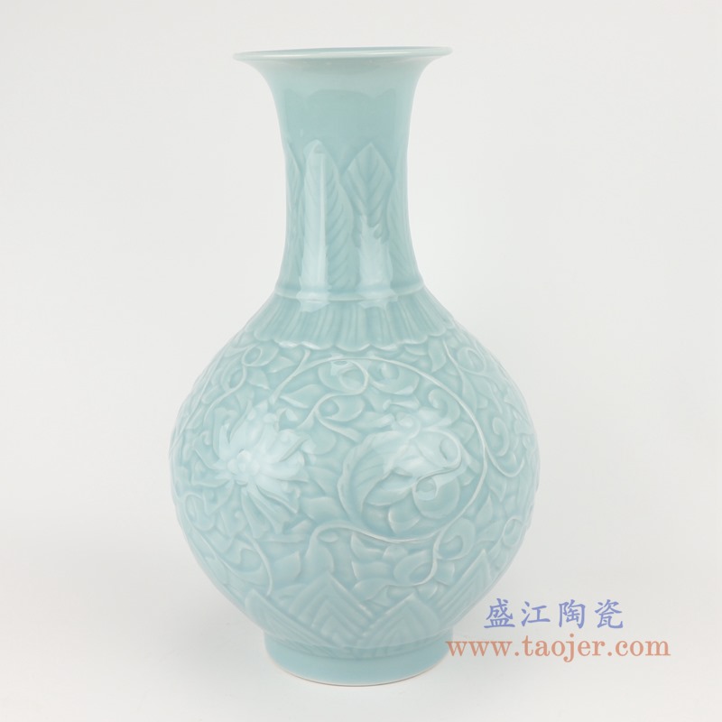 颜色釉影青雕刻缠枝莲赏瓶;产品编号：RZTM08       产品尺寸(单位cm):  高：36.2直径：22口径：底径：12重量：3.5KG