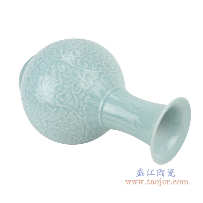 颜色釉影青雕刻缠枝莲赏瓶;产品编号：RZTM08       产品尺寸(单位cm):  高：36.2直径：22口径：底径：12重量：3.5KG