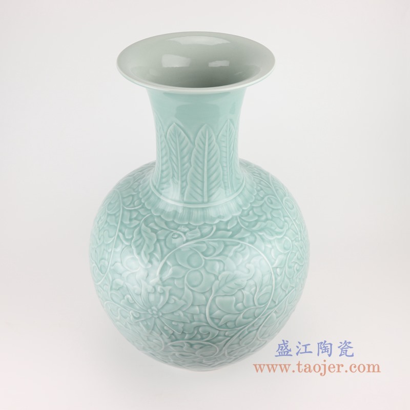 颜色釉影青雕刻缠枝莲赏瓶;产品编号：RZTM09       产品尺寸(单位cm):  高：49.7直径：34.5口径：底径：17.5重量：7KG