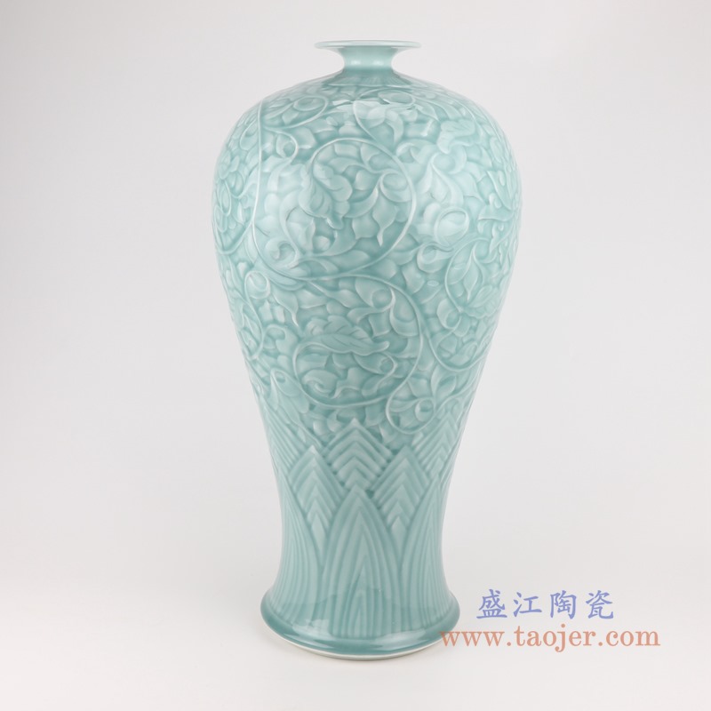 颜色釉影青雕刻缠枝莲梅瓶;产品编号:RZTM10 产品尺寸(单位cm): 高:55直径:27.3口径:底径:18.5重量:6.7KG