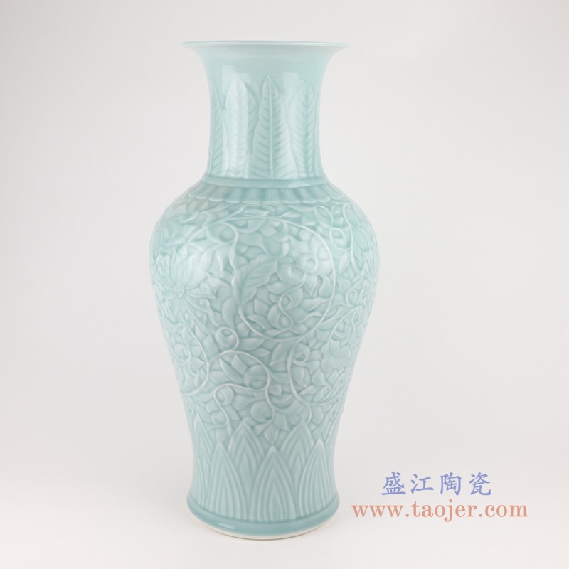 颜色釉影青雕刻缠枝莲鱼尾瓶;产品编号：RZTM14       产品尺寸(单位cm):  高：56.5直径：26口径：底径：18重量：7.3KG