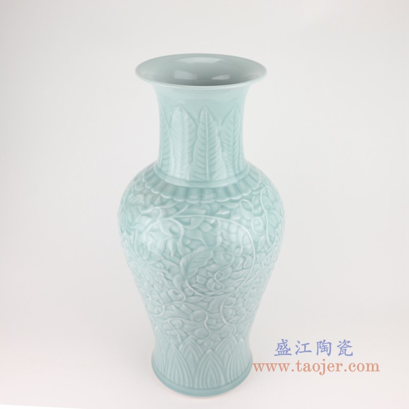 颜色釉影青雕刻缠枝莲鱼尾瓶;产品编号：RZTM14       产品尺寸(单位cm):  高：56.5直径：26口径：底径：18重量：7.3KG