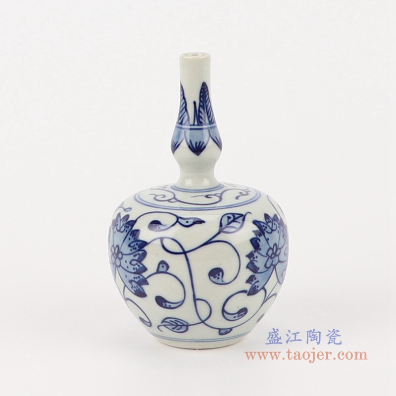 青花手绘缠枝莲尖嘴葫芦小花瓶;产品编号：RZTP01       产品尺寸(单位cm):  高：10.5直径：6.5口径：底径：3.2重量：0.1KG