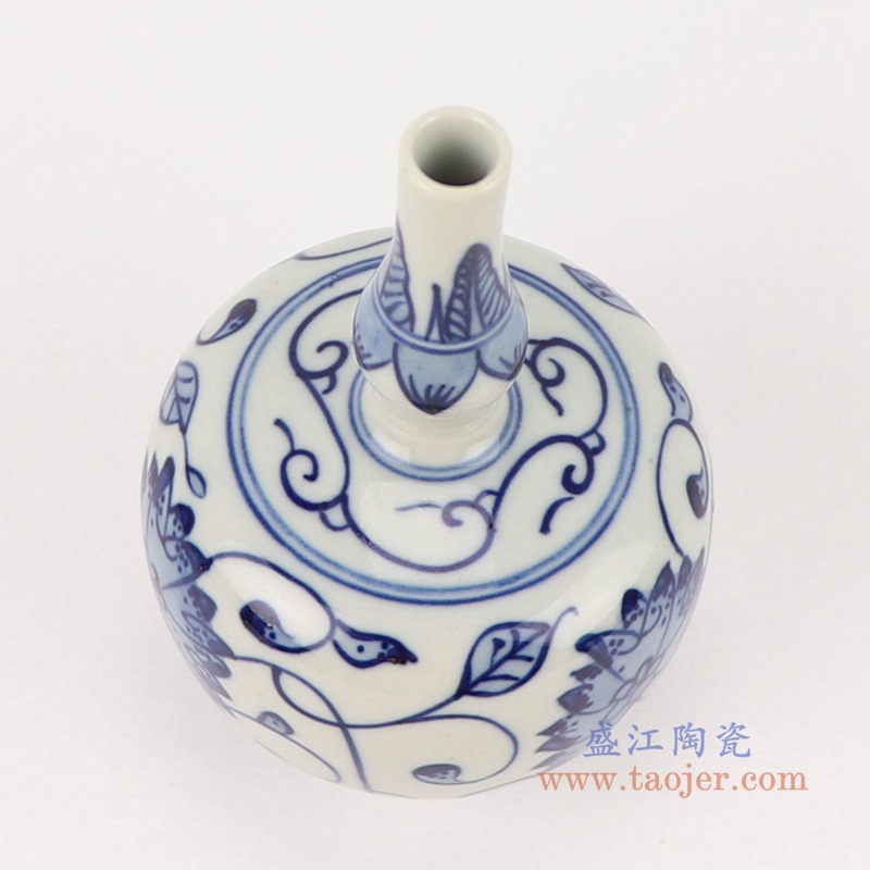 青花手绘缠枝莲尖嘴葫芦小花瓶;产品编号：RZTP01       产品尺寸(单位cm):  高：10.5直径：6.5口径：底径：3.2重量：0.1KG