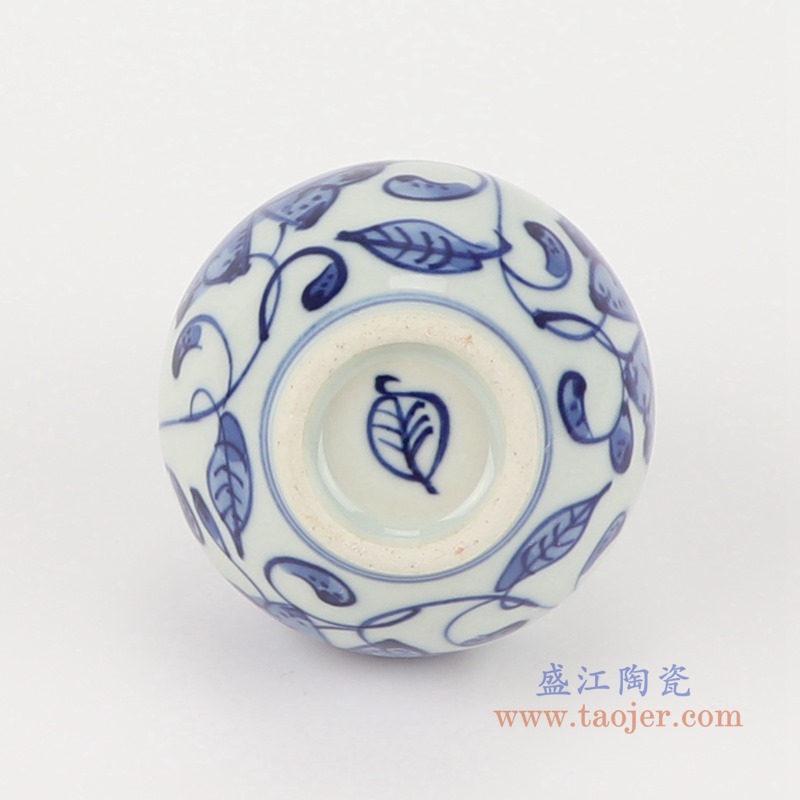 青花手绘缠枝莲葫芦小花瓶;产品编号：RZTP03       产品尺寸(单位cm):  高：9.2直径：6口径：底径：2.8重量：0.1KG