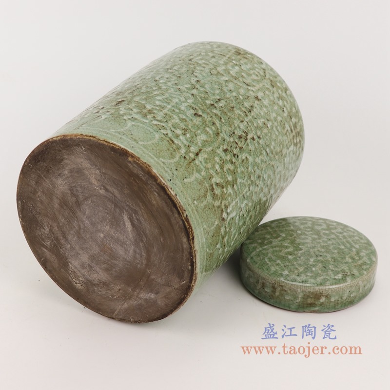 颜色釉窑变绿色雕刻缠枝莲寿纹直筒茶叶罐;产品编号：RZTL01       产品尺寸(单位cm):  高：27直径：18.3口径：底径：16.5重量：3.5KG