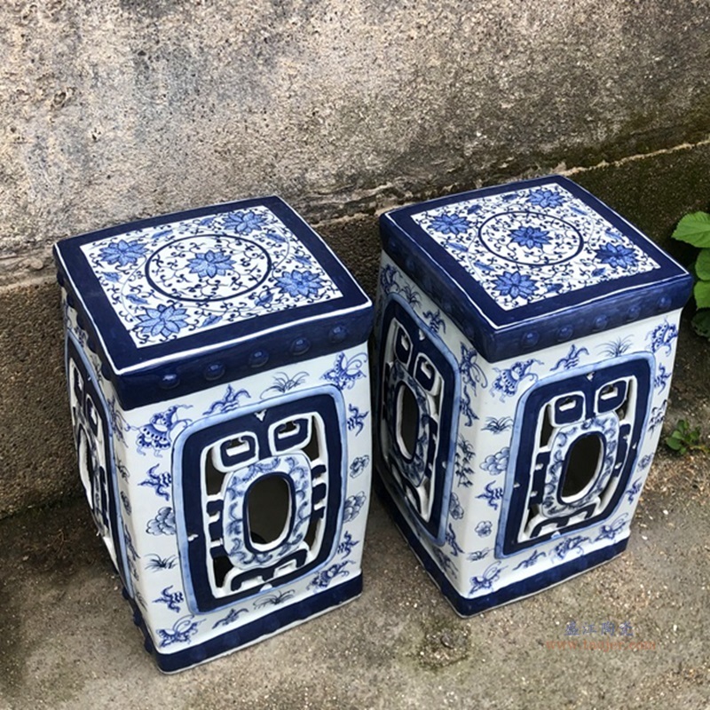 青花镂空四方凳子凉墩;产品编号：RYNQ261       产品尺寸(单位cm):  高：45直径：30口径：底径：重量：11KG