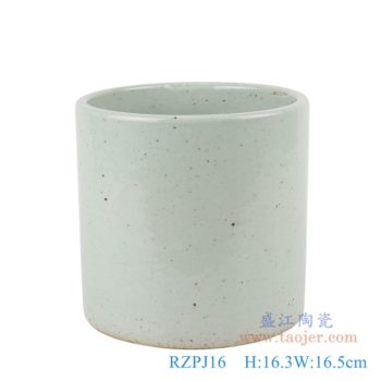 RZPJ16    脚踩泥白色笔筒     高：16.3直径：16.5口径：底径：15.8重量：1.95KG