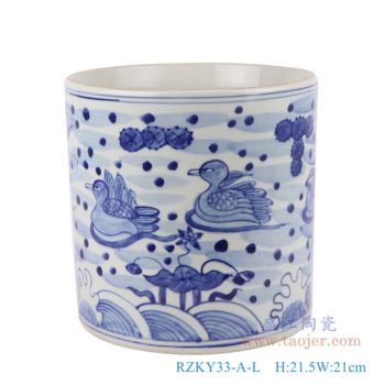 RZKY33-A-L  青花鸳鸯戏水笔筒     高：21.5直径：21口径：底径：20.3重量：3.8KG