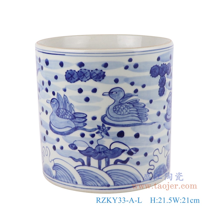 青花鸳鸯戏水笔筒;产品编号:RZKY33-A-L 产品尺寸(单位cm): 高:21.5直径:21口径:底径:20.3重量:3.8KG