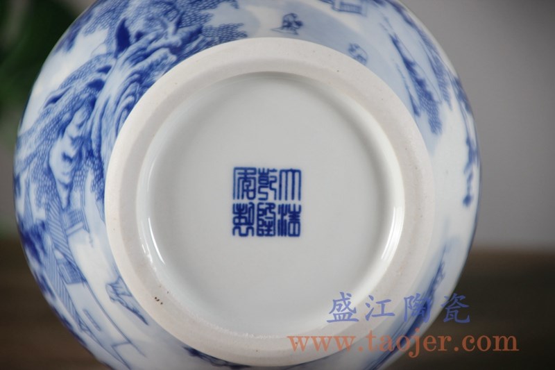 青花山水花菇小号;产品编号：RYCI43-b 产品尺寸(单位cm): 高：33.2直径：17.7口径：底径：11.2重量：2.4KG