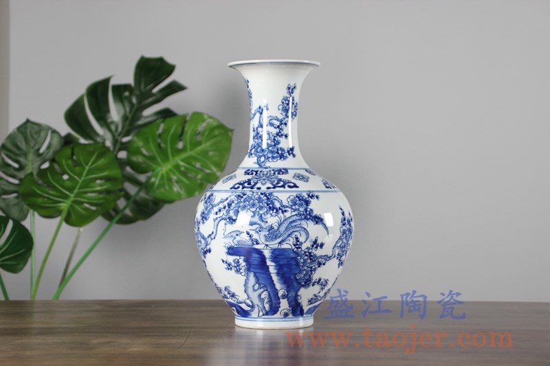 手绘青花花鸟花瓶;产品编号:RYCI44-A 产品尺寸(单位cm): 高:31.7直径:19.2口径:底径:9.5重量:2.2KG