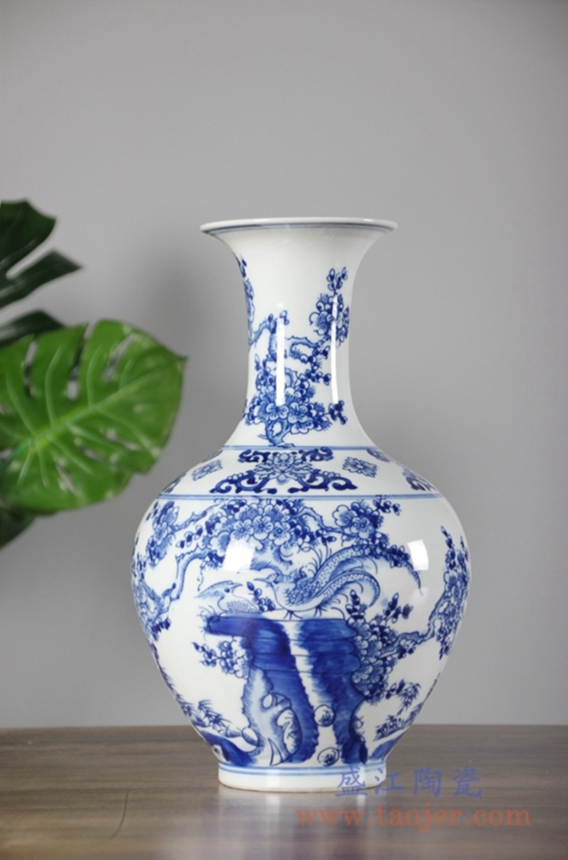 手绘青花花鸟花瓶;产品编号:RYCI44-A 产品尺寸(单位cm): 高:31.7直径:19.2口径:底径:9.5重量:2.2KG