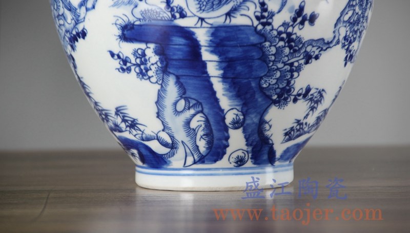 手绘青花花鸟花瓶;产品编号:RYCI44-A 产品尺寸(单位cm): 高:31.7直径:19.2口径:底径:9.5重量:2.2KG