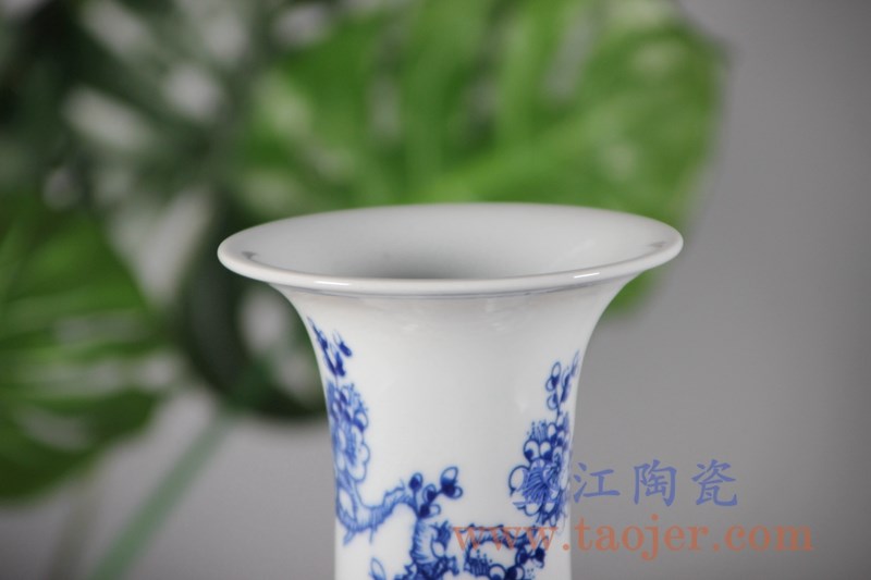 手绘青花花鸟花瓶;产品编号:RYCI44-A 产品尺寸(单位cm): 高:31.7直径:19.2口径:底径:9.5重量:2.2KG