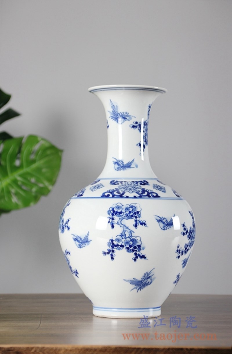 手绘青花花鸟花瓶;产品编号:RYCI44-A 产品尺寸(单位cm): 高:31.7直径:19.2口径:底径:9.5重量:2.2KG