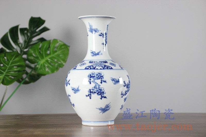 手绘青花花鸟花瓶;产品编号:RYCI44-A 产品尺寸(单位cm): 高:31.7直径:19.2口径:底径:9.5重量:2.2KG