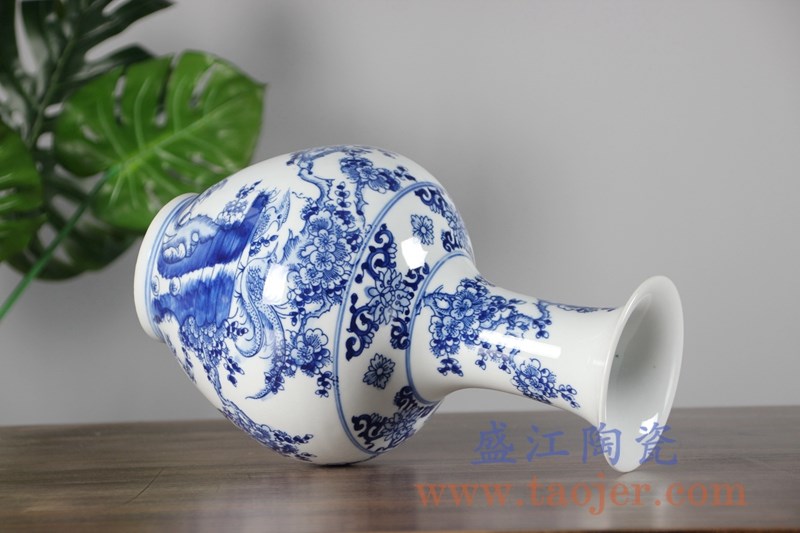 手绘青花花鸟花瓶;产品编号:RYCI44-A 产品尺寸(单位cm): 高:31.7直径:19.2口径:底径:9.5重量:2.2KG