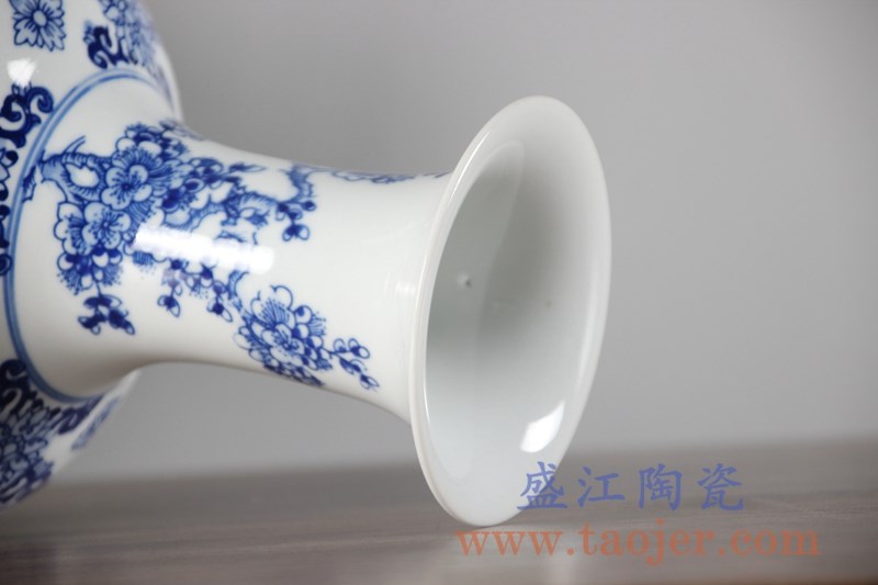 手绘青花花鸟花瓶;产品编号:RYCI44-A 产品尺寸(单位cm): 高:31.7直径:19.2口径:底径:9.5重量:2.2KG