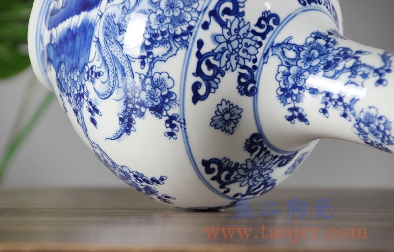 手绘青花花鸟花瓶;产品编号:RYCI44-A 产品尺寸(单位cm): 高:31.7直径:19.2口径:底径:9.5重量:2.2KG