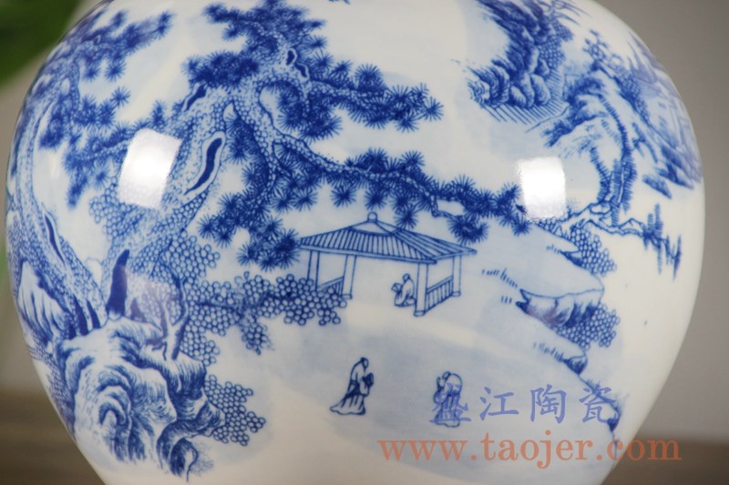 手绘青花山水圆球瓶;产品编号：RYCI46-b       产品尺寸(单位cm):  高：21.7直径：21.7口径：底径：11重量：2.28KG