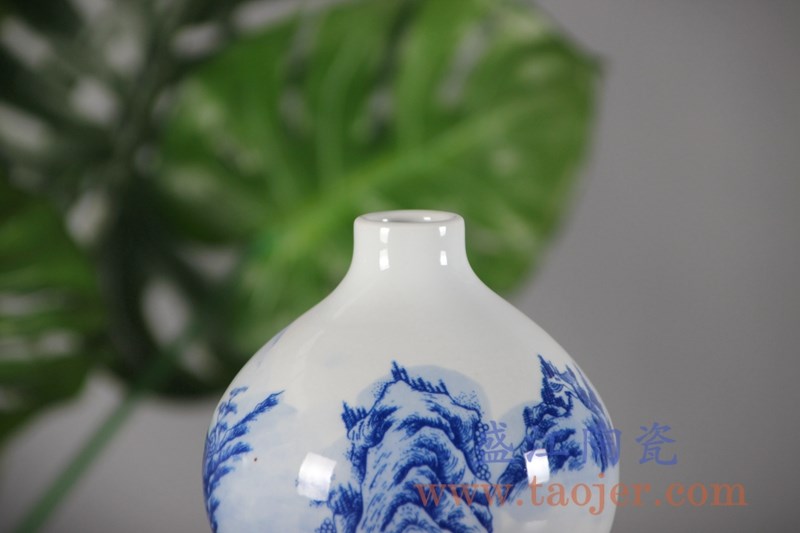 青花山水葫芦瓶花瓶;产品编号：RYCI50-A       产品尺寸(单位cm):  高：30.5直径：20口径：底径：9.5重量：2.36KG
