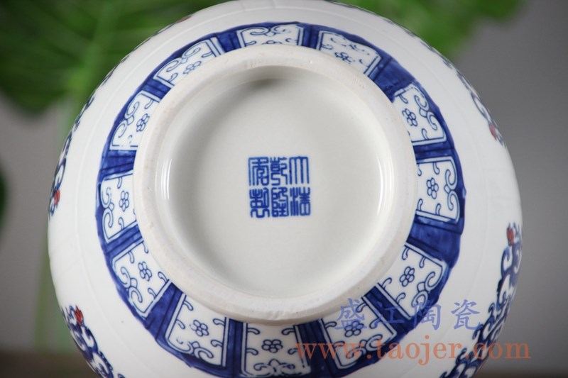青花釉里红仿古山水花瓶花插 ;产品编号:RYCI52-A 产品尺寸(单位cm): 高:19.4直径:19.5口径:底径:10.8重量:2.7KG