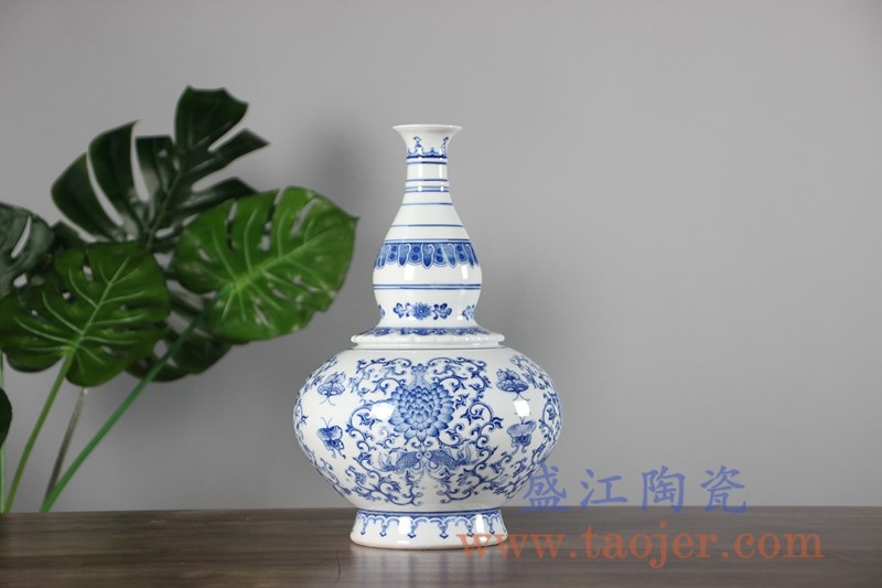 新中式仿古青花瓷花卉花瓶;产品编号：RYCI54-A       产品尺寸(单位cm):  高：31.4直径：20.1口径：底径：11.7重量：2.46KG