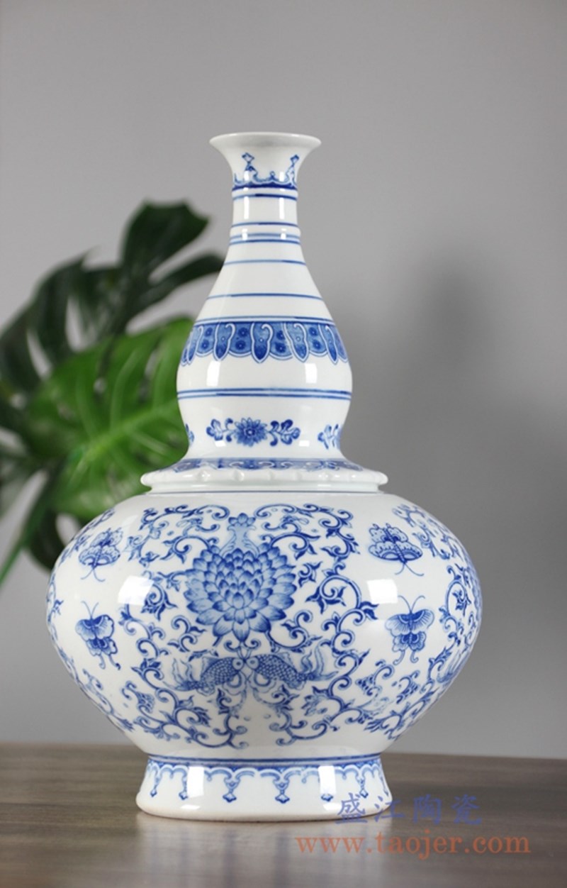 新中式仿古青花瓷花卉花瓶;产品编号：RYCI54-A       产品尺寸(单位cm):  高：31.4直径：20.1口径：底径：11.7重量：2.46KG