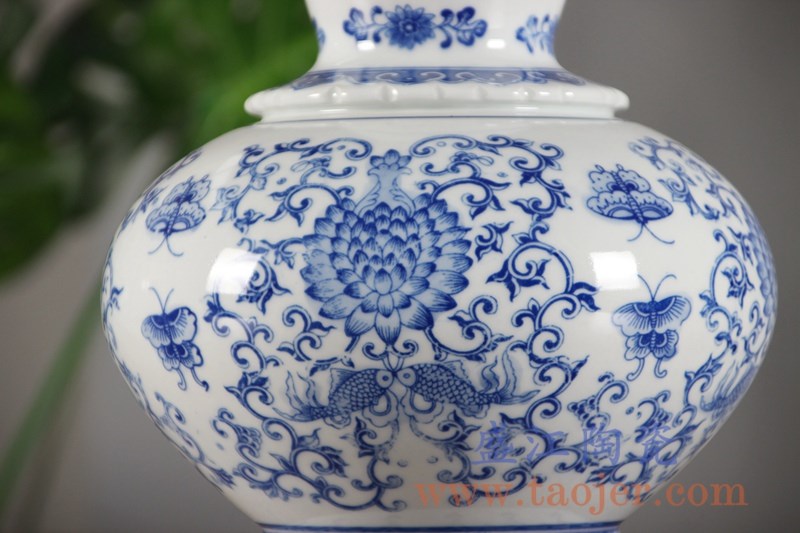 新中式仿古青花瓷花卉花瓶;产品编号：RYCI54-A       产品尺寸(单位cm):  高：31.4直径：20.1口径：底径：11.7重量：2.46KG
