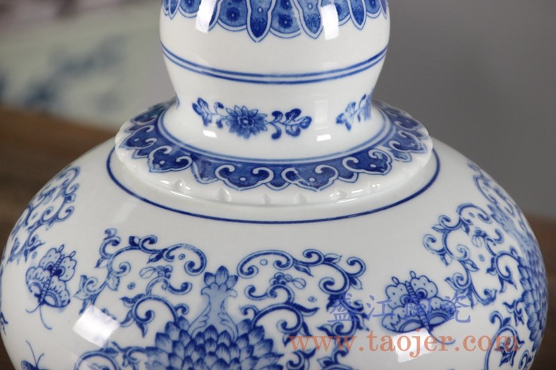 新中式仿古青花瓷花卉花瓶;产品编号：RYCI54-A       产品尺寸(单位cm):  高：31.4直径：20.1口径：底径：11.7重量：2.46KG
