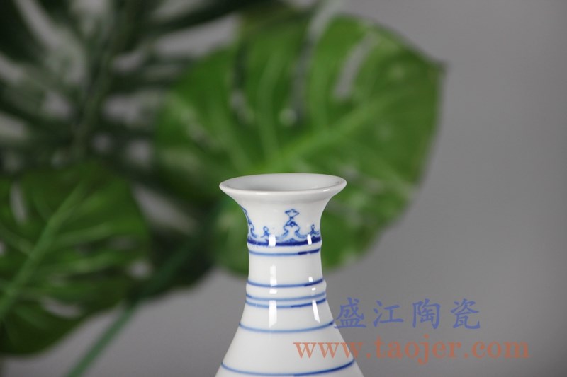 新中式仿古青花瓷花卉花瓶;产品编号：RYCI54-A       产品尺寸(单位cm):  高：31.4直径：20.1口径：底径：11.7重量：2.46KG