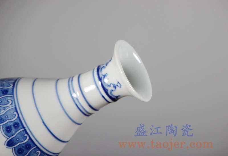 新中式仿古青花瓷花卉花瓶;产品编号：RYCI54-A       产品尺寸(单位cm):  高：31.4直径：20.1口径：底径：11.7重量：2.46KG