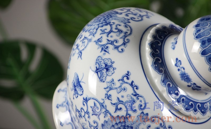 新中式仿古青花瓷花卉花瓶;产品编号：RYCI54-A       产品尺寸(单位cm):  高：31.4直径：20.1口径：底径：11.7重量：2.46KG