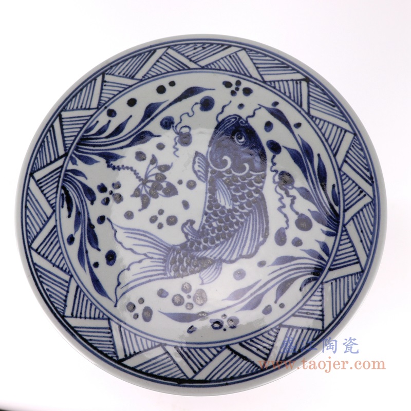 仿古青花缠枝莲凳子;产品编号：RYLL48       产品尺寸(单位cm):  高：44.5直径：31.7口径：底径：31.7重量：15.1KG