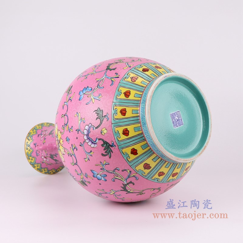 粉彩珐琅彩粉红底蝙蝠耳扒花缠枝莲双耳赏瓶;产品编号：RYLW26       产品尺寸(单位cm):  高：41.3直径：24.8口径：底径：13.9重量：3.25KG